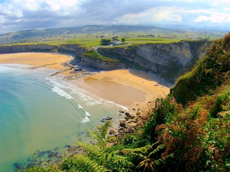 playas y acantilados Descubre la belleza de la costa